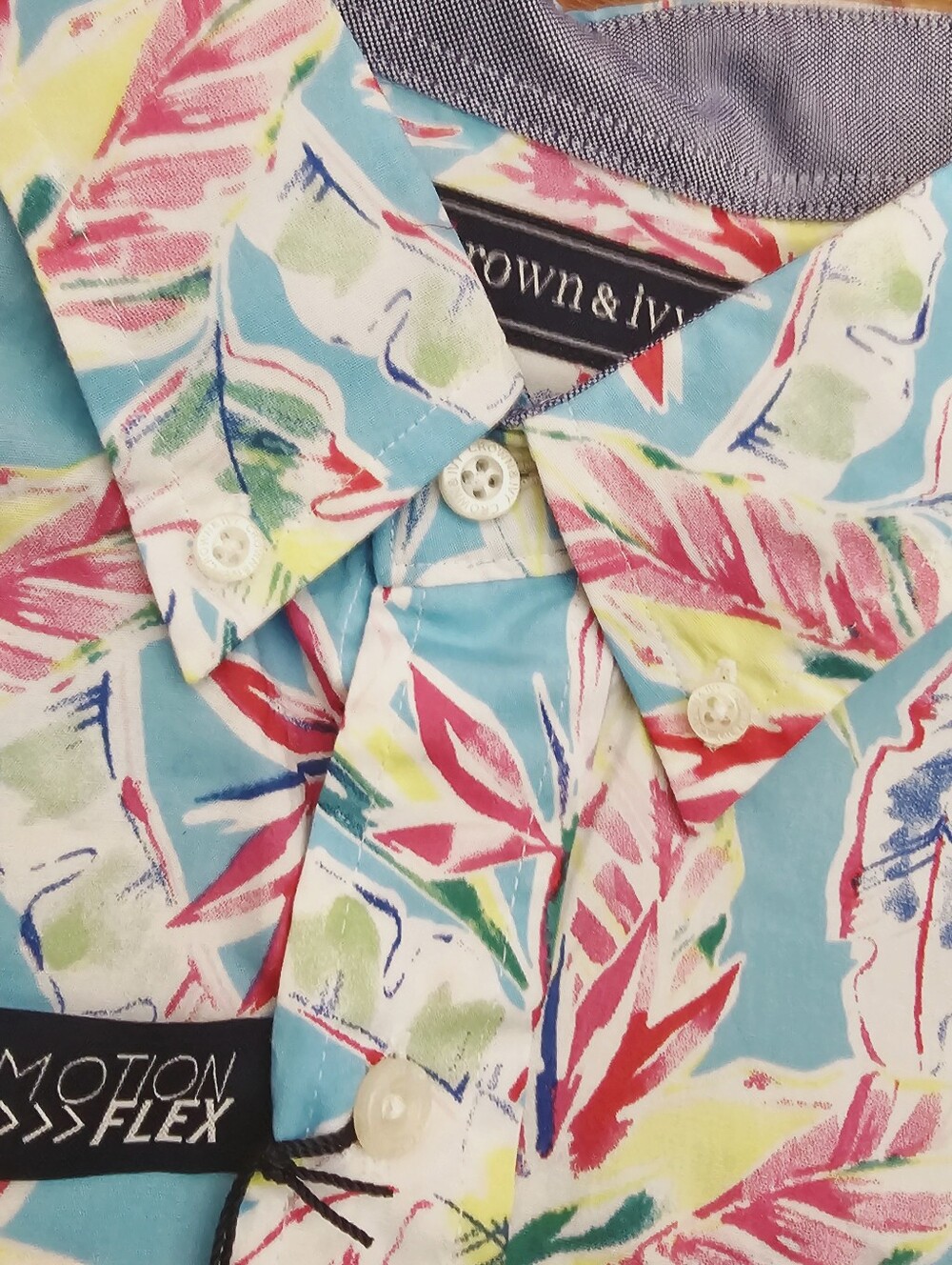 Crown & Ivy Motion Flex Men’s Aqua Floral Button-Up Shirt